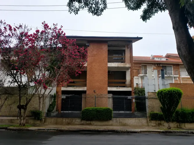 Imóvel para aluguel e venda tem 346 metros quadrados com 4 quartos