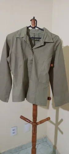 Vende se roupas variadas