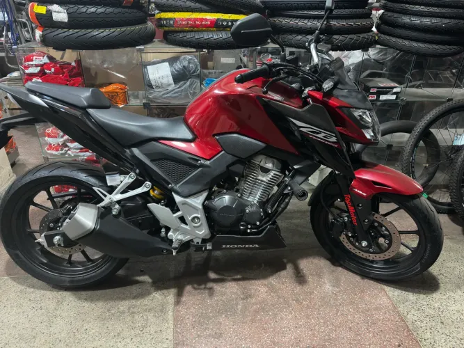 Moto Cb300 novíssima
