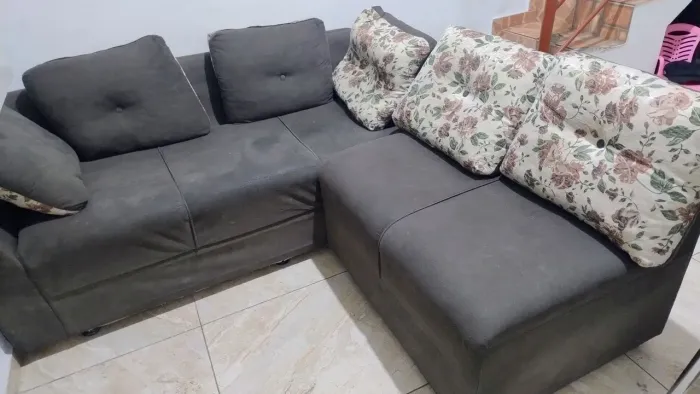 Vendo sofá, em bom estado.