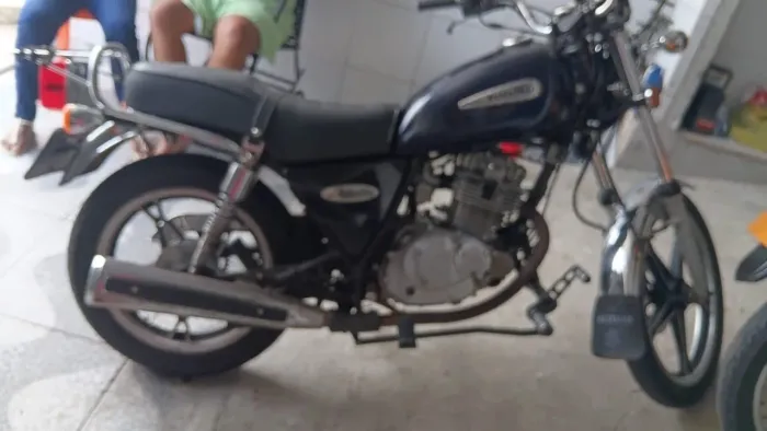 Moto suzuki Intrud 125 EXTRA !