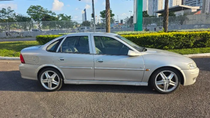 Chevrolet Vectra CD 2.2 16V / 2.0 16V Mec./aut. 2004