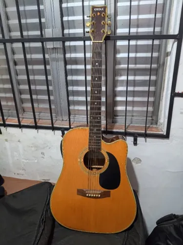 Violão Eagle Folk 6 Cordas - Com Capa, entrada P10 e Equalizador próprio.