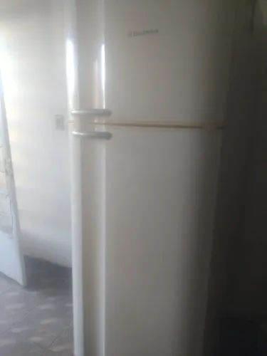 Vendo ou troco geladeira