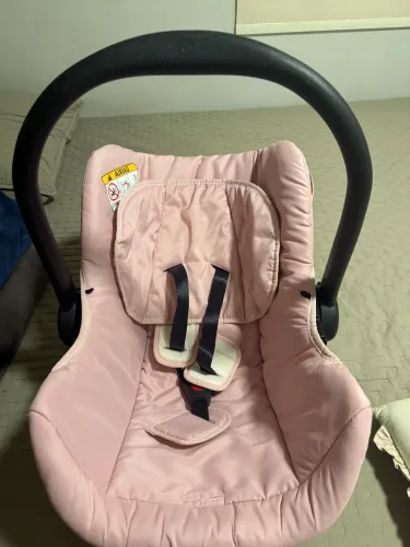 Roupas e utensílios de bebê