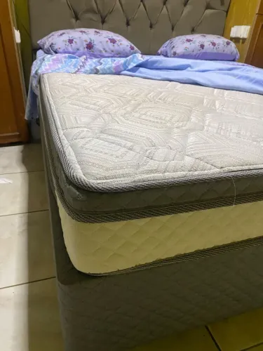 Cama casal quenn size em ótimo e perfeito estado, acompanha cabeceira
