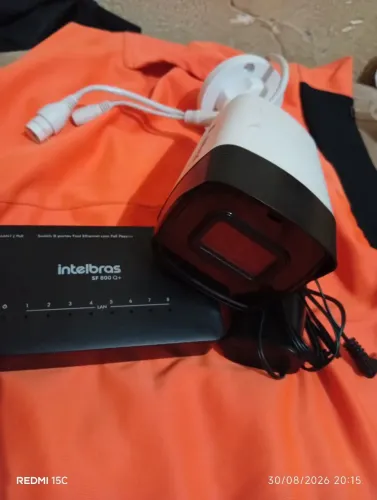 Kit Intelbras Câmera IP Full HD + Switch 8 Portas - CFTV
