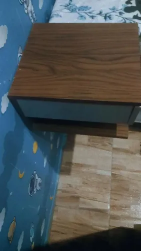 Vendo dois criados mudos