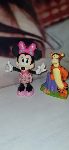 Tigrão cofre e Minnie de vinyl.