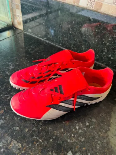 Chuteira Adidas