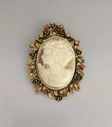 Broche de Camafeu Dourado Bordas Flor (novo)