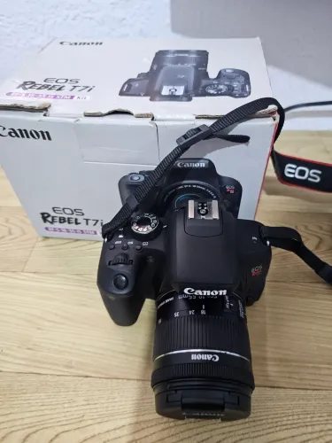 Camera Canon T7i