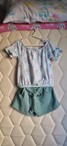 Conjuntinho shorts e blusinha ciganinha