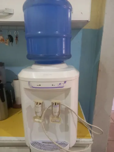 Bebedouro água gelada e ambiente