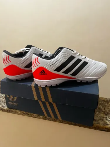Chuteira nacional Adidas Predator