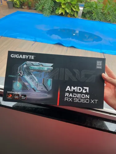 RX 9060 XT 16gb - Gigabyte 