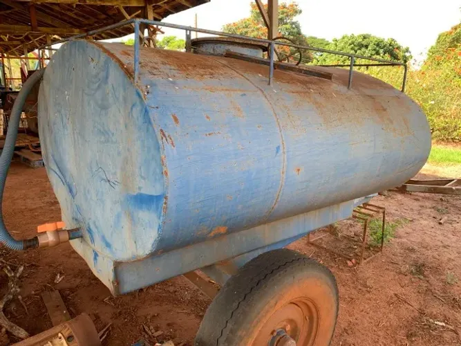 Tanque água 2 mil litros de 2 rodas por R$ 6.900,00 (seis mil e novecentos reais) à vista.