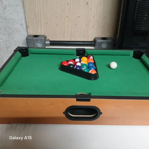 Vendo esse jogo de bilhar de mesa só falta os tacos vendo a sim