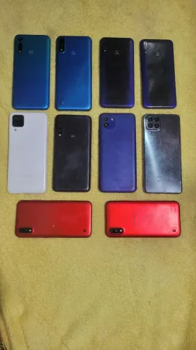 Lote com 10 celulares