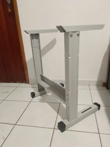 Mesa de Computador / Escritório- Base de Ferro sem Tampo