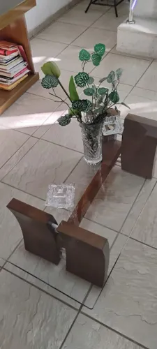 Mesa de canto e mesa de centro de vidro e madeira usada em excelente estado