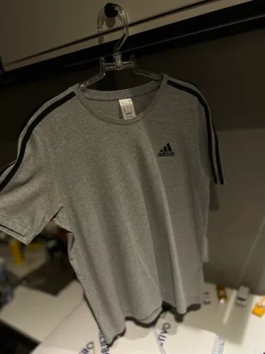 camisa adidas cinza