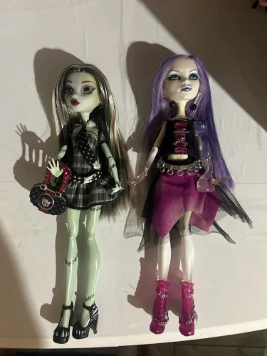 TROCA DE MONSTER HIGH