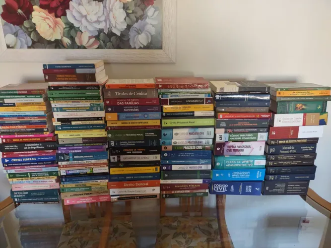 Biblioteca de Direito completa - vende-se