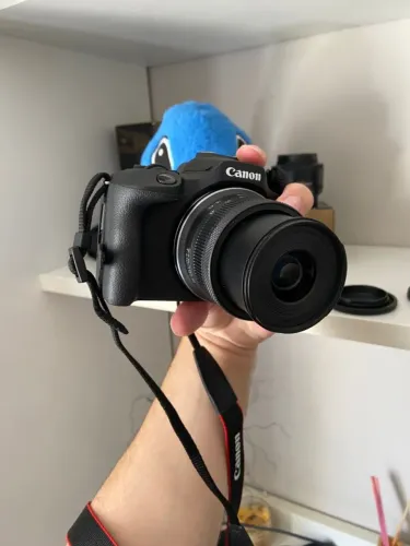 Câmera Canon Eos R100 Mirrorless 4k Com Lente Rf-s 18-45mm