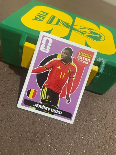 Figurinha Extra Jérémy Doku Panini 2026 roxa