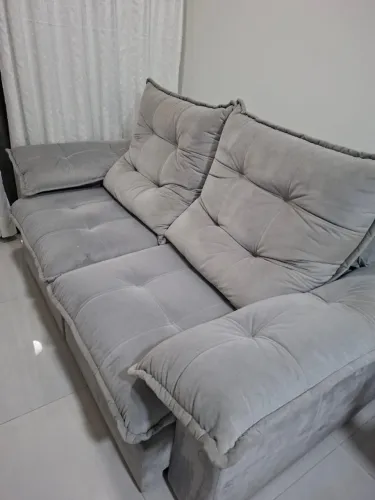 Sofá retrátil de 2 a 3 lugares, super conservado, muito confortável e em excelente estado