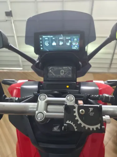 Honda adv 150