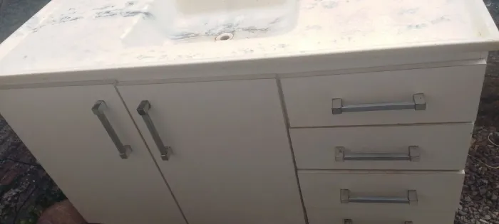 Desapego de uma pia de vizinha completa 