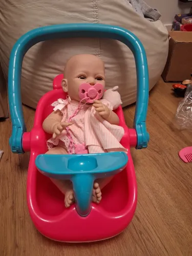 Boneca com bebê conforto