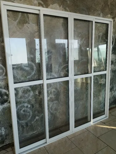 Porta vidro alumínio tamanho 2.12 de largura por 2.18 a altura