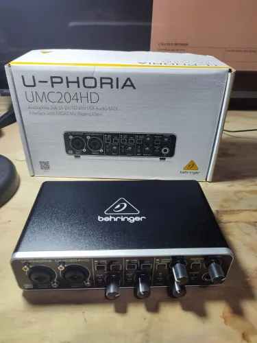 Behringer UMC204HD interface de áudio USB