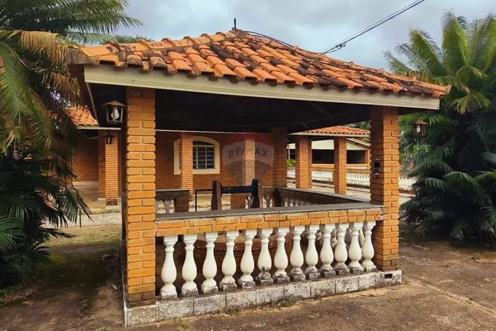 Chácara mobiliada com 4 dormitórios para locação