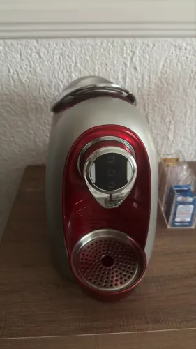Cafeteira Três Corações Modo Vermelha + Suporte e Cápsulas
