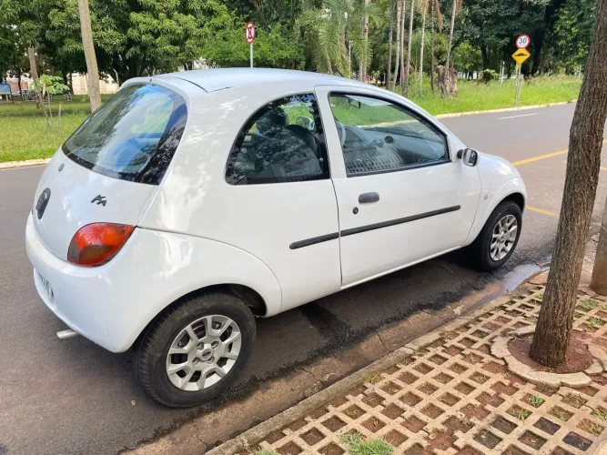 Carro Ford K Branco 