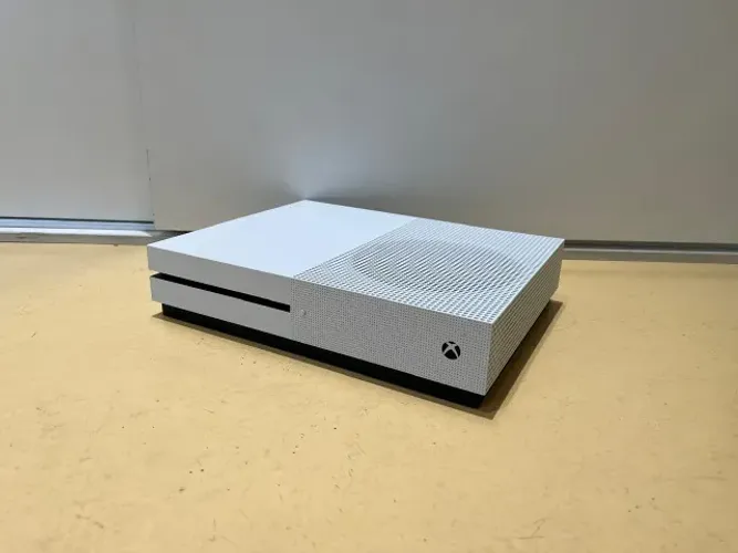 XBOX ONE S (bem conservado)
