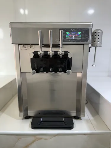 Máquina para Sorvete Logro Soft LS D530 incluído o batedor de milk-shake.Wapp * 
