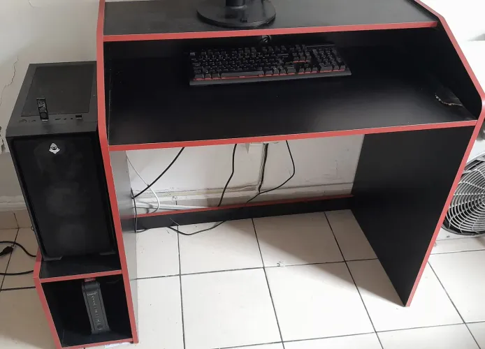 Mesa para computador.