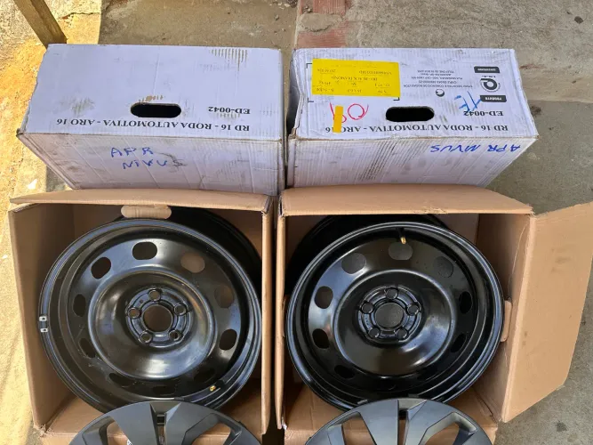 JOGO DE RODAS DE FERRO ARO 16 COM CALOTAS ORIGINAIS VOLKS NIVUS 