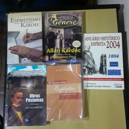 LOTE COM 5 LIVROS ALLAN KARDEC OBRAS PÓSTUMAS LIVRO DOS ESPÍRITOS GÊNESE ESPIRITISMO