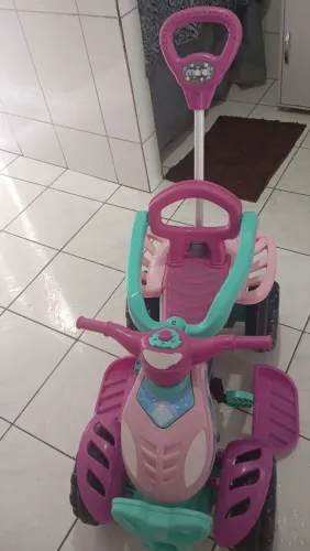 Carrinho de passeio pra menina usado em bom estado chma no pv *71