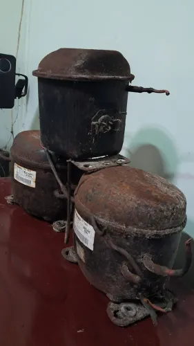 Vendo 3 Motores de geladeira em perfeita condições!