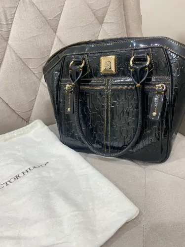 Bolsa Vítor Hugo semi nova, preta verniz