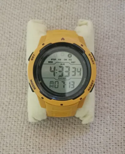 Relógio digital, luminoso, funcional, esportivo, amarelo bumblebee, novinho!