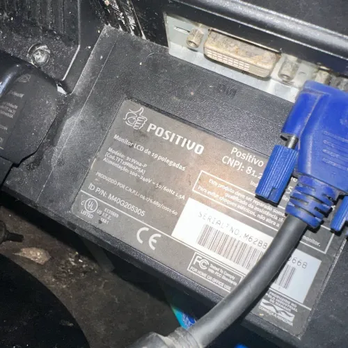 Monitor positivo 19 polegadas usado com marcas de uso 