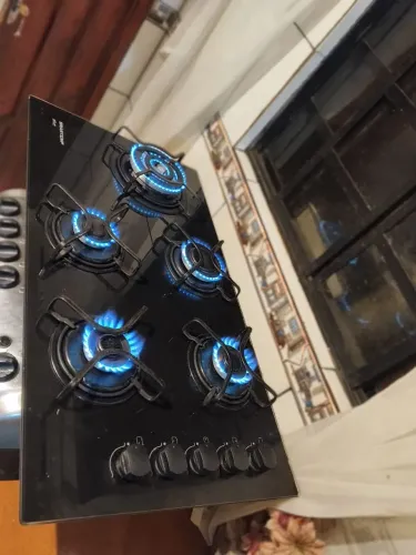 Cooktop funcionando acendimento automático nas cinco bocas